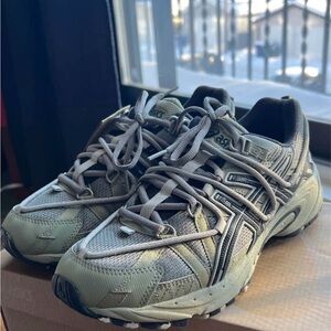 ASICS gel kahana  Gray Running Shoes
